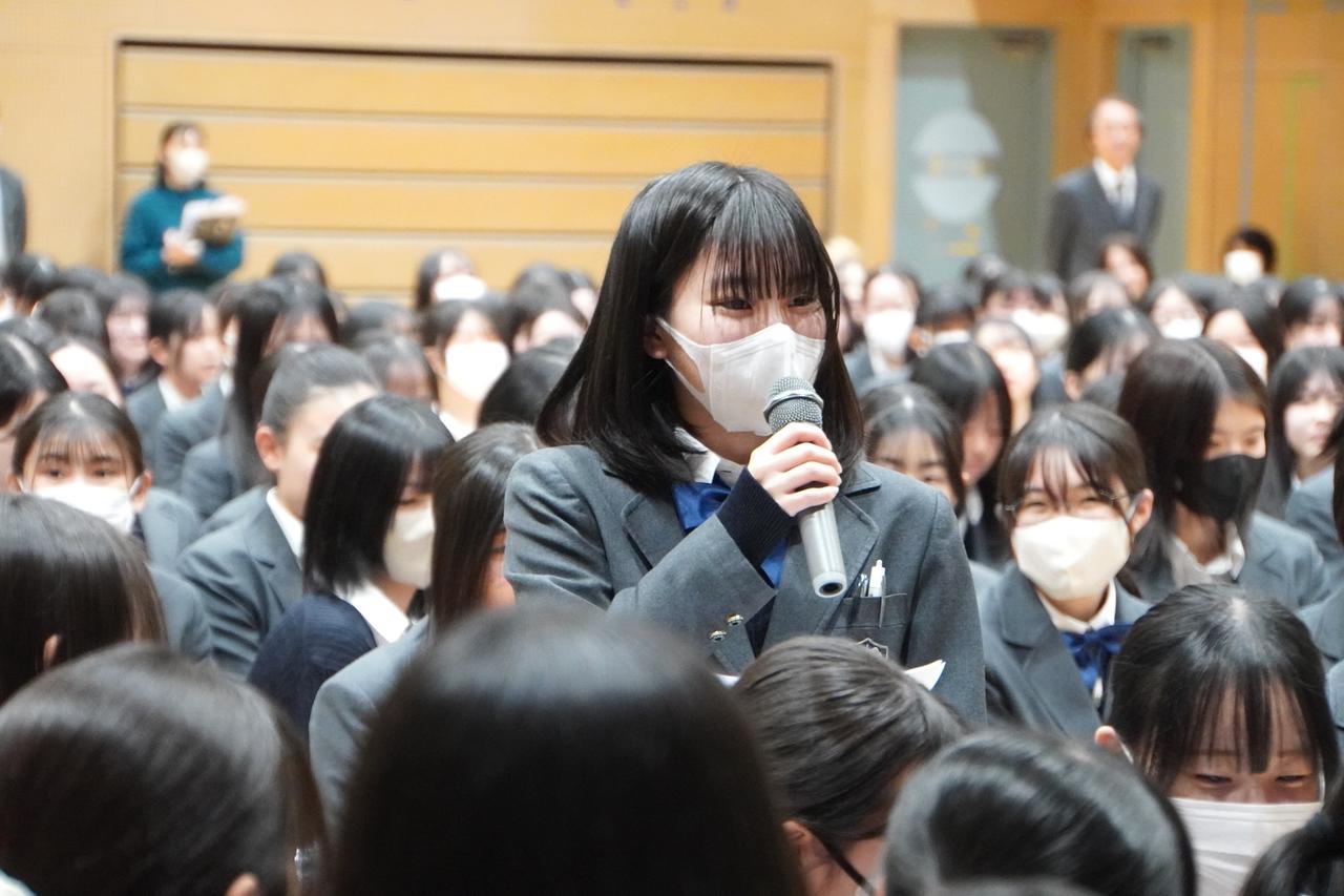 画像3: 周りと意見交換して話しやすい環境に