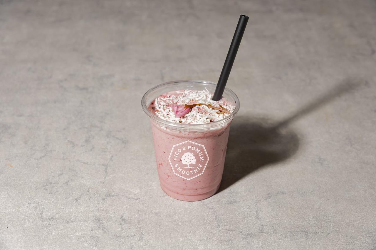 画像1: 桜の香りとベリーの酸味が広がる春限定スムージー