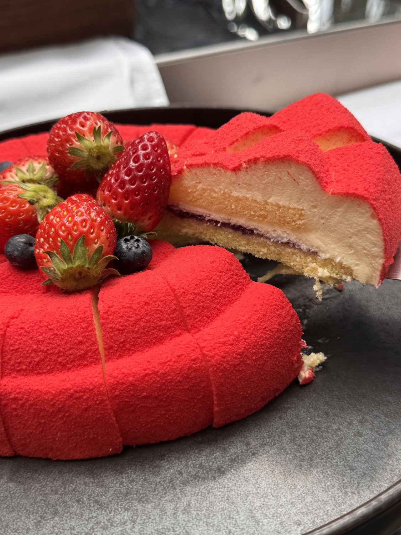 画像6: 春空テラスで“お花見気分”♡旬のいちごを味わうスイーツビュッフェ付きランチが期間限定で登場