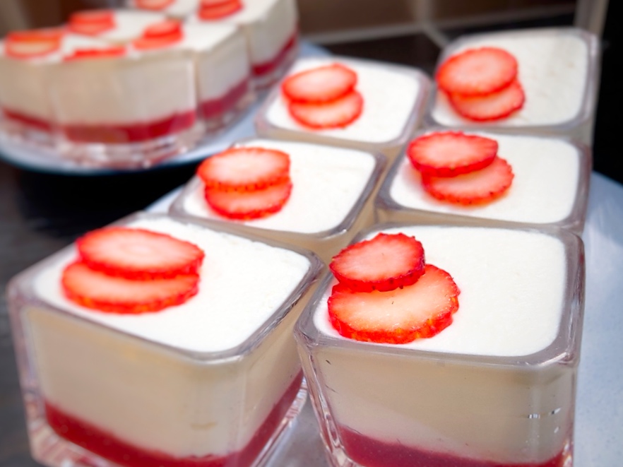 画像10: ホテルテラスでお花見気分♡春だけの特等席で、ストロベリースイーツビュッフェ付きのランチタイムはいかが？