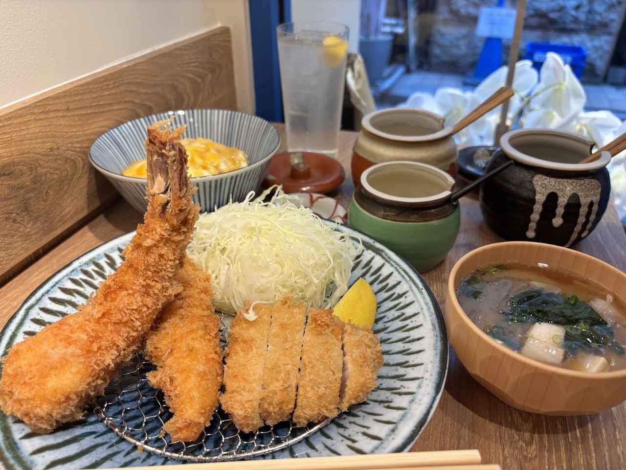 画像: 新橋駅近くバルのような店内で大海老フライ!エビとささみとワタシ♡