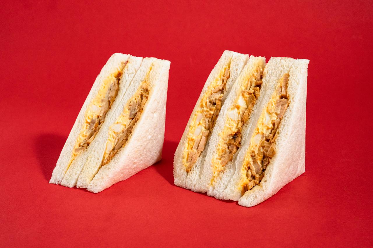 画像: 【商品名】テリヤキチキンとたまごのサンド 【価格】 323円(税込348円) 【発売日】2026年3月31日(火) 【発売地域】 全国