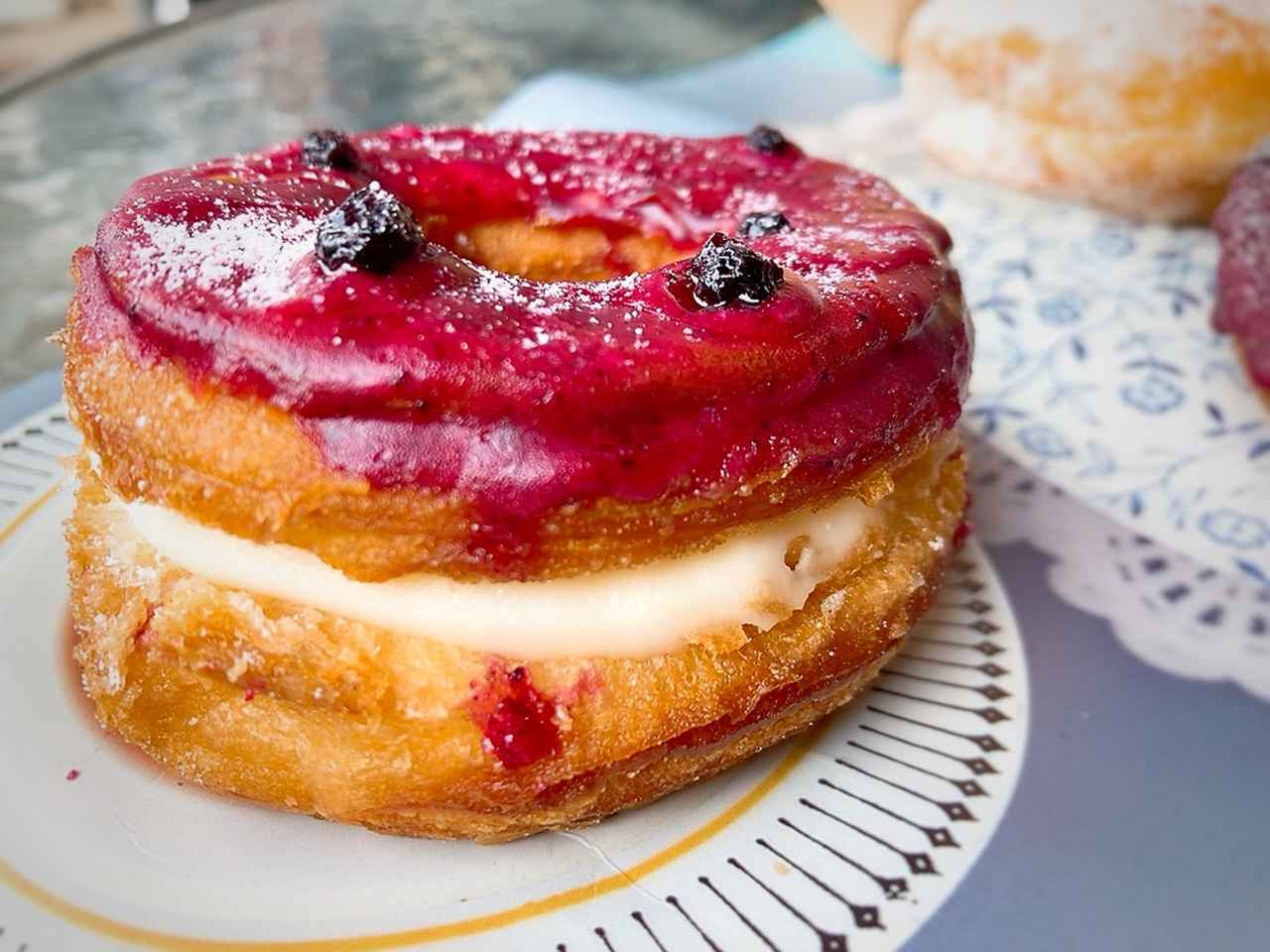 画像11: いちごとブルーベリーの果実感を、ドーナツで味わう♡世界のドーナツが楽しめる『JACK IN THE DONUTS』の期間限定フェアがすごい！