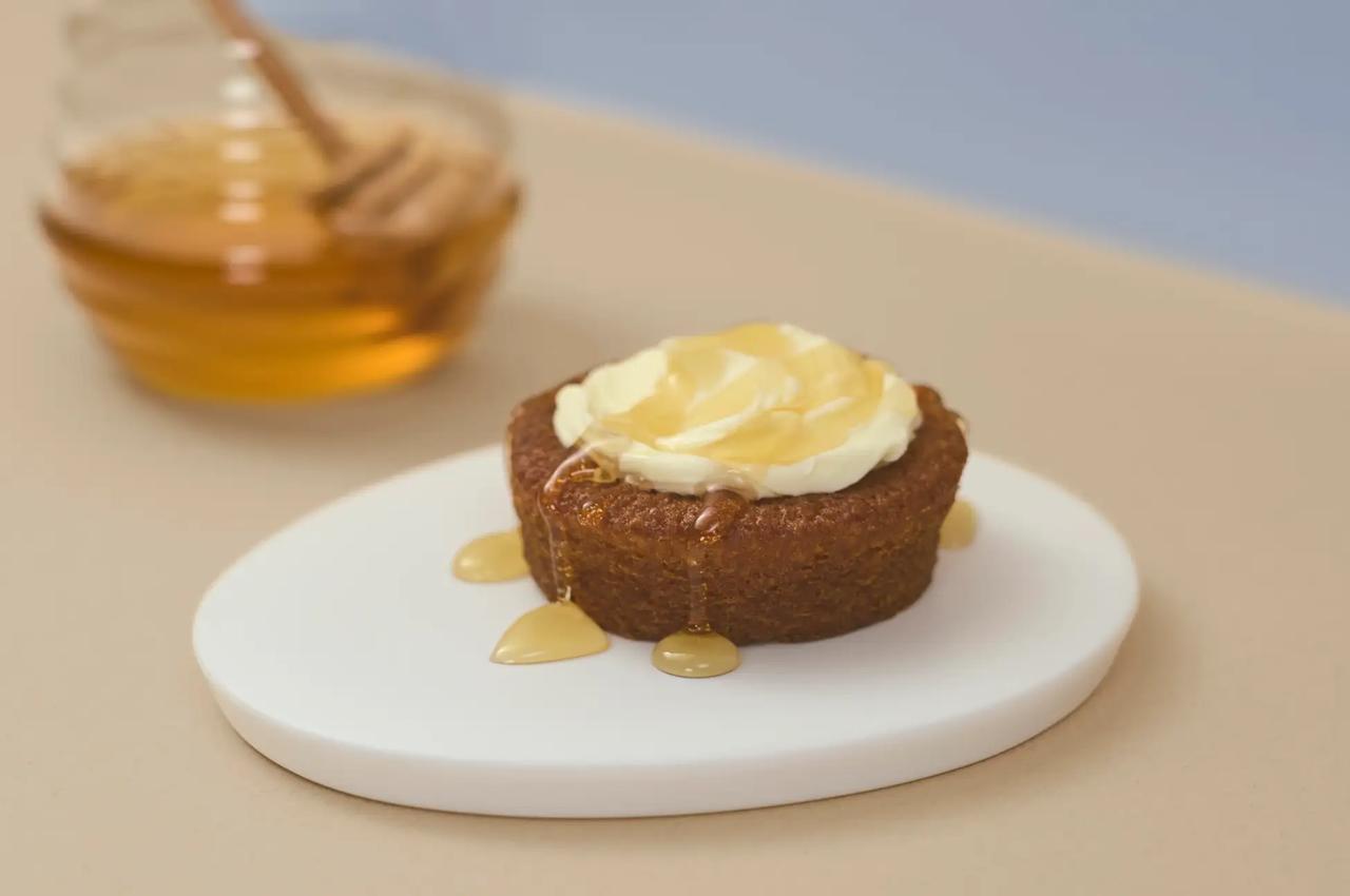 画像: ●ハニークリームチーズ（The BUTTER ／ The CARAMEL） 塩味と甘みのコントラスト。大人アレンジ。