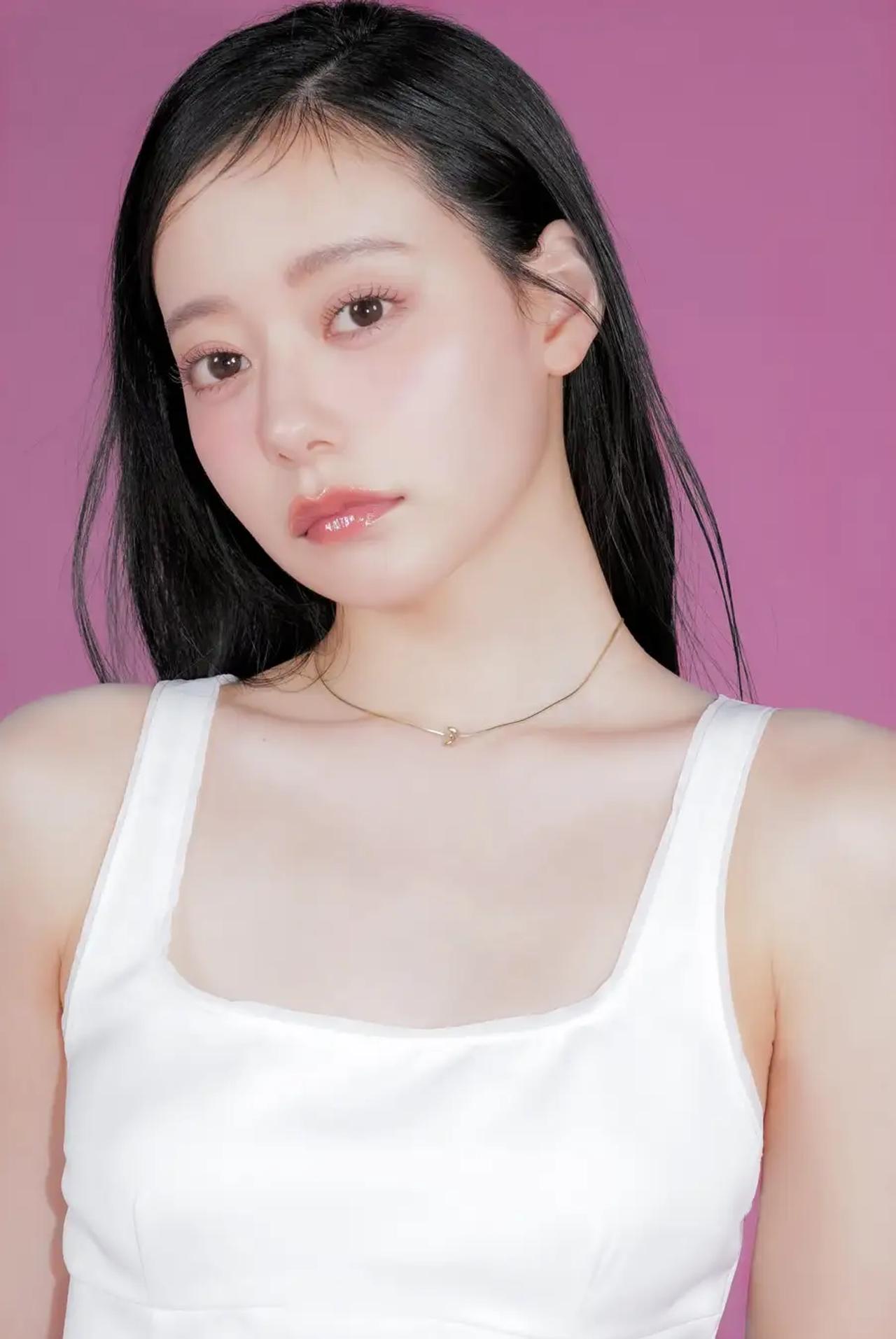 画像: ブランドプロデューサー・なごみ 2000年3月2日生まれ、兵庫県出身。 SNS総フォロワー470万人超え。モデルとしてCMや雑誌、ファッションショーなどで活躍する傍ら、コスメブランド”GENTY”のプロデューサーとしても活動。幅広い世代の女性から支持を集める。雑誌『sweet』（宝島社）ではレギュラーモデルとして活動し、自身のファッションへのこだわりや美容情報を発信している