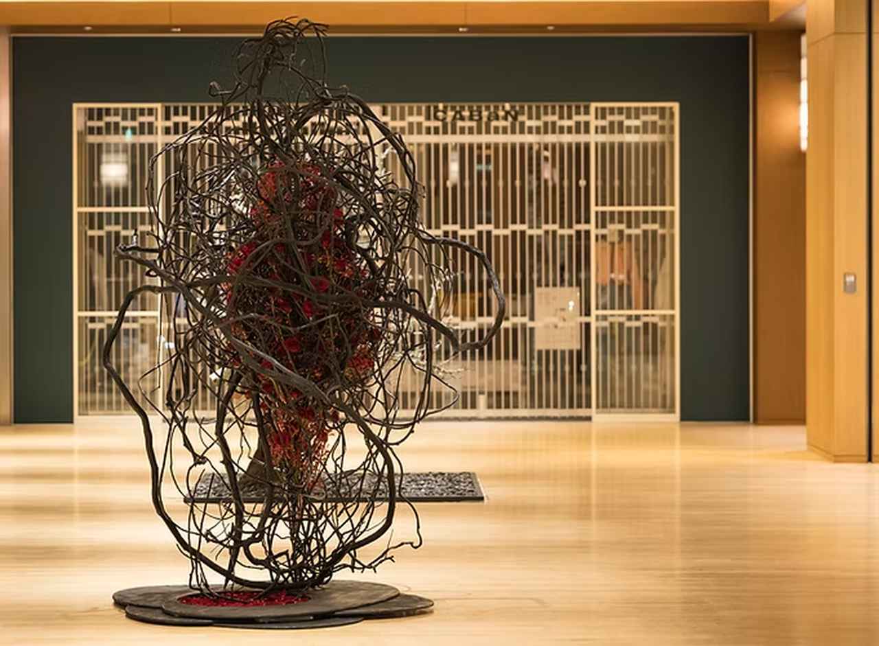 画像: 最優秀作品賞 グランプリ|ミッドタウン賞 再生の核 - 運命はここで脈打つ|The Core of Rebirth - Fate Symphony Pulsates Here 華道家 / 古流かたばみ会 副家元 大塚理航