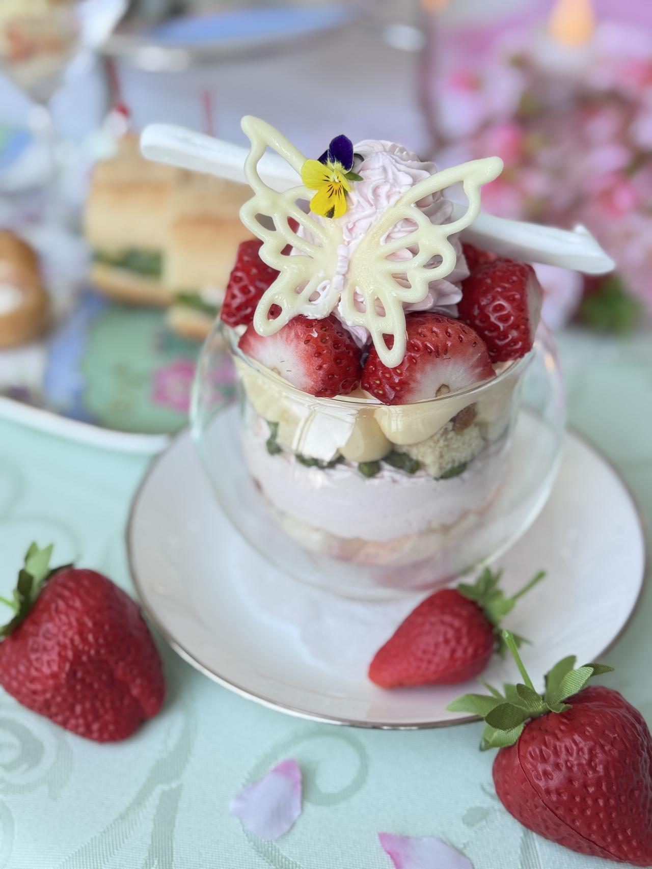 画像: 春の主役が勢ぞろい。桜×いちごの華やかスイーツ