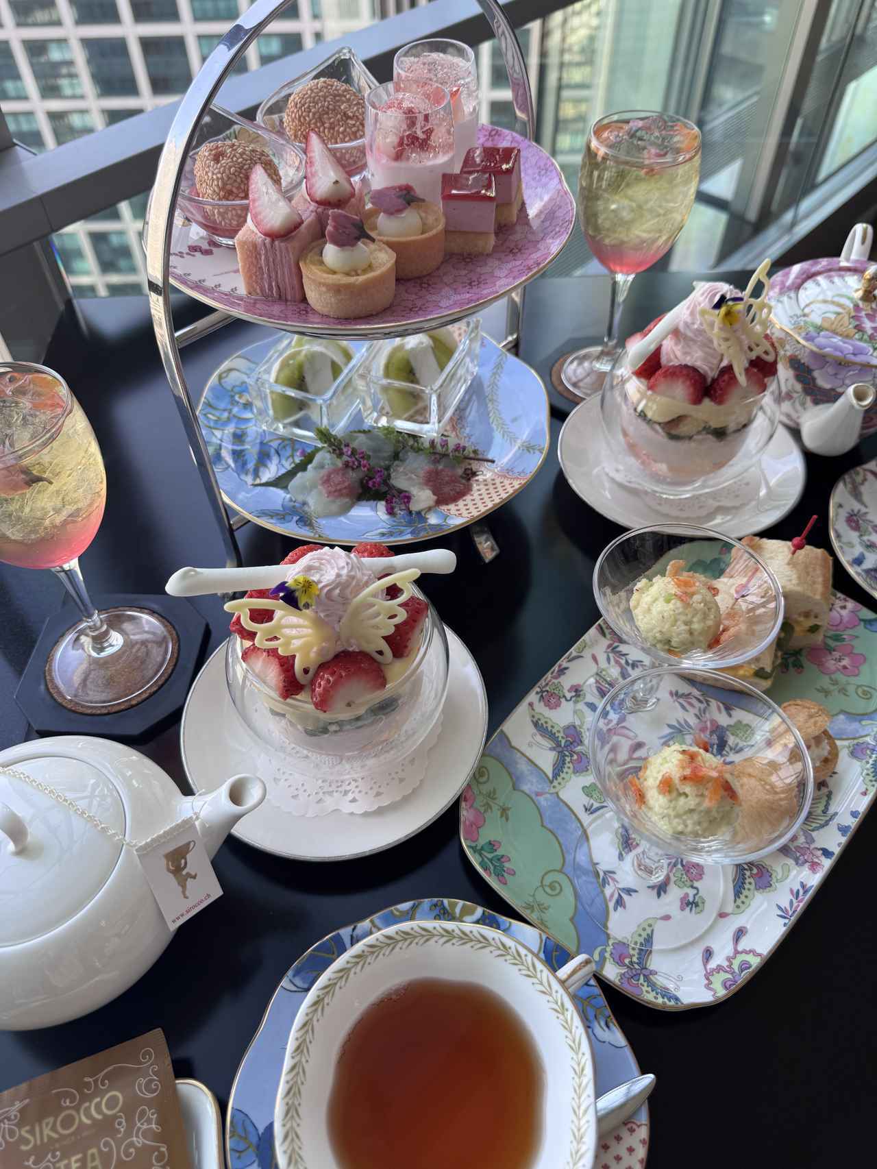 画像4: 桜といちごがふわり♡【ザ ロイヤルパークホテル アイコニック 東京汐留】AFTERNOON TEA with “SIROCCO”「ストロベリー&桜」