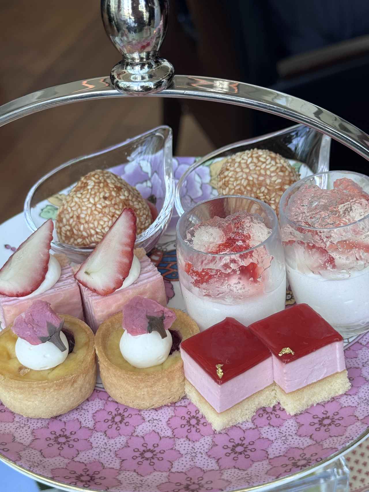 画像3: 桜といちごがふわり♡【ザ ロイヤルパークホテル アイコニック 東京汐留】AFTERNOON TEA with “SIROCCO”「ストロベリー&桜」