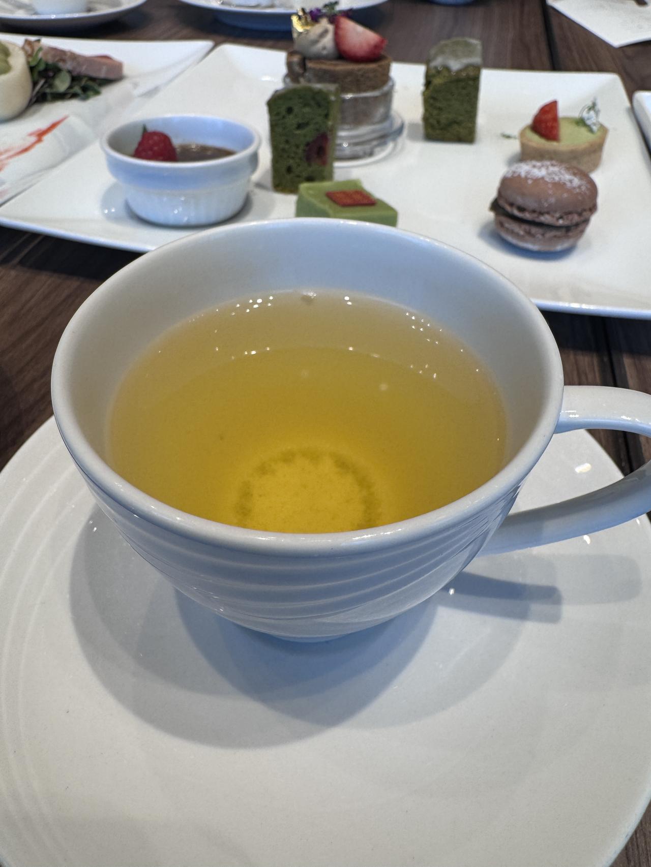 画像1: 日本茶の香りと苺の彩が織りなす、春のご褒美時間♡丸ノ内ホテル「ポム・ダダン アフタヌーンティー」