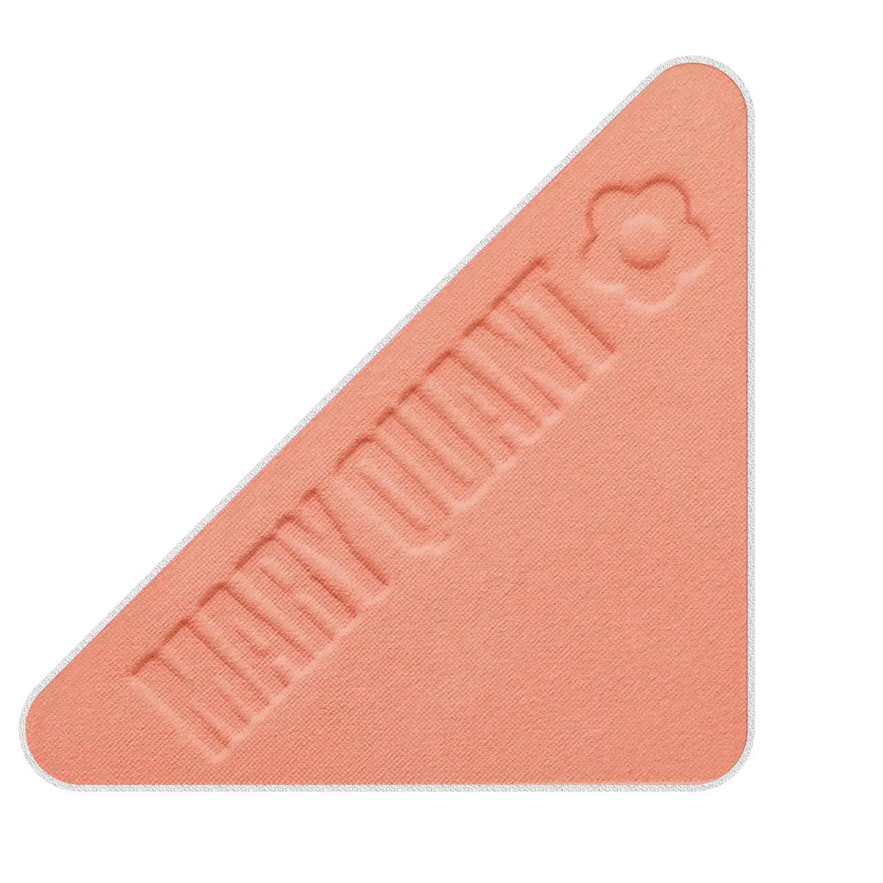 画像: 18 ほんのり赤みを感じるコーラルベージュ。 肌なじみが良く、ヘルシーなイメージに仕上げます。パール無配合。