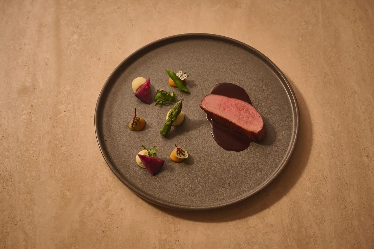 画像: フランス産マグレ鴨むね肉ロースト カシスソース