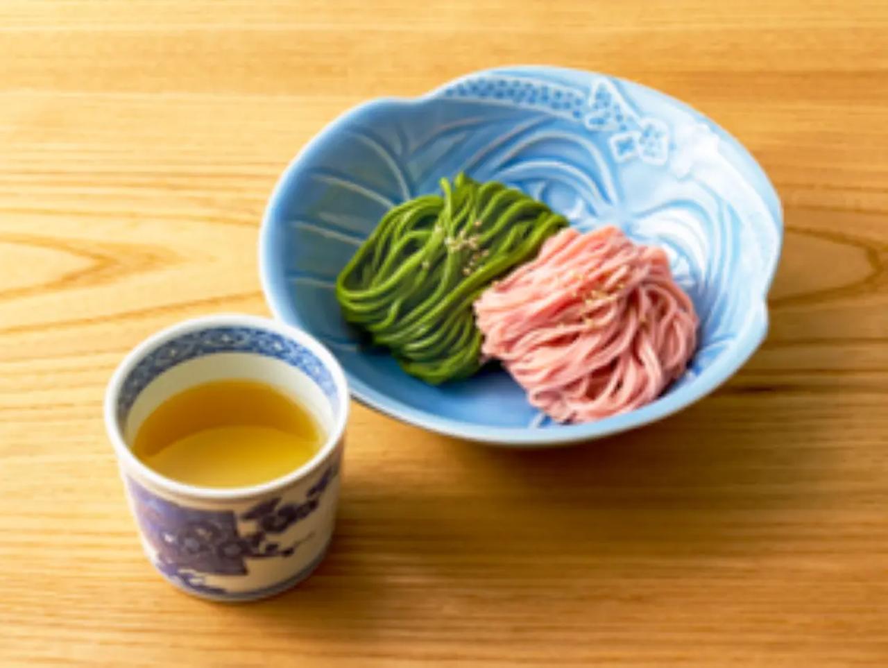画像: 春限定メニュー「さくら麺」と「抹茶」のつけ麺（醤油 or 塩）　￥1,300（税込）