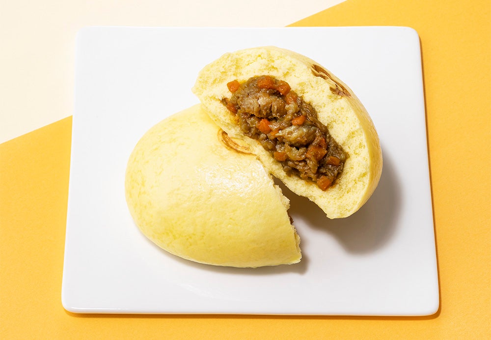 画像: 食べ歩き派におすすめ「東京ばな奈カレーまん」