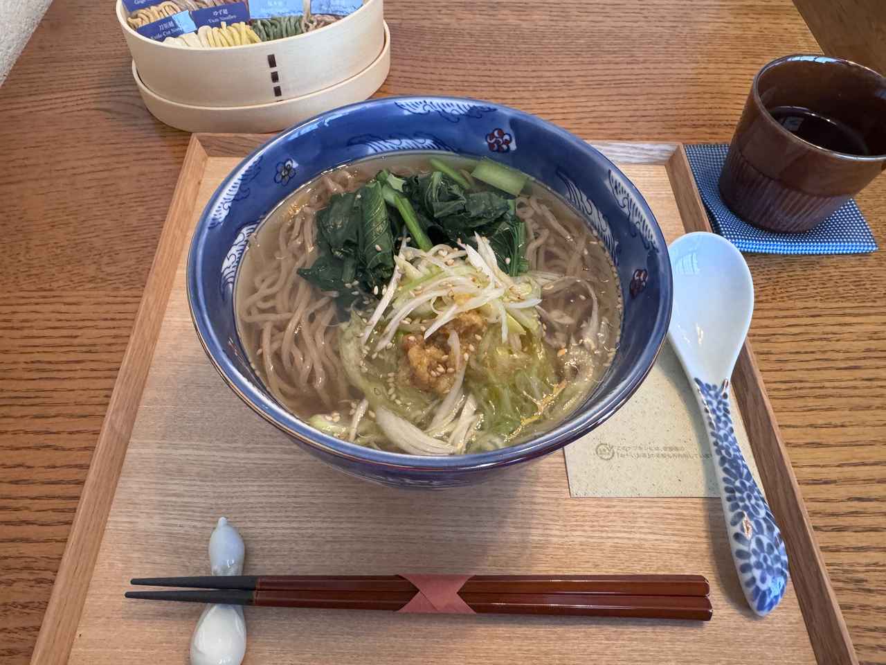 画像: **蒸し鶏とねぎのやさしい塩スープ麺 / ごぼう麺（選択制）　￥1,800（税込）