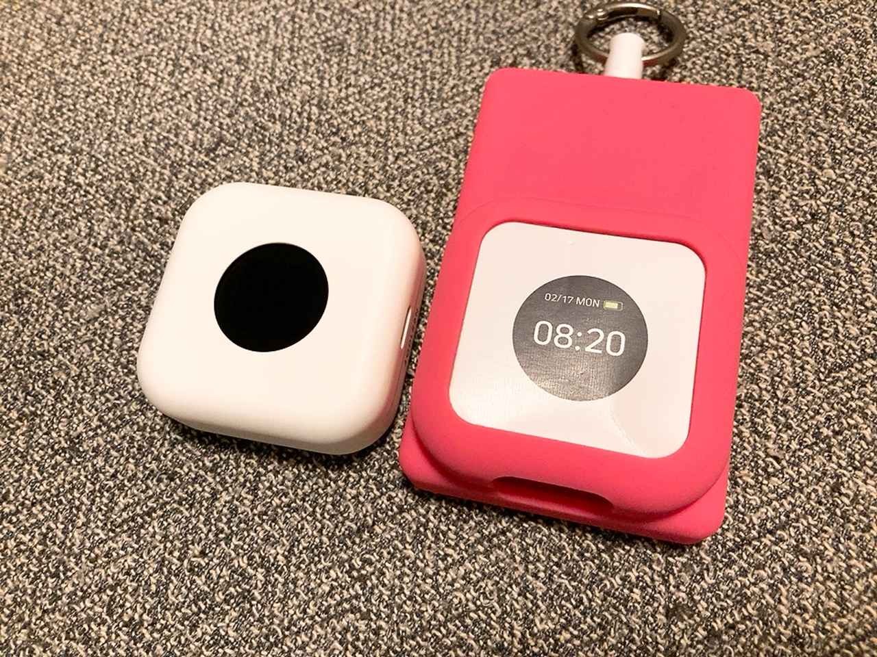 画像: 左が本体、右がシリコンウォレット