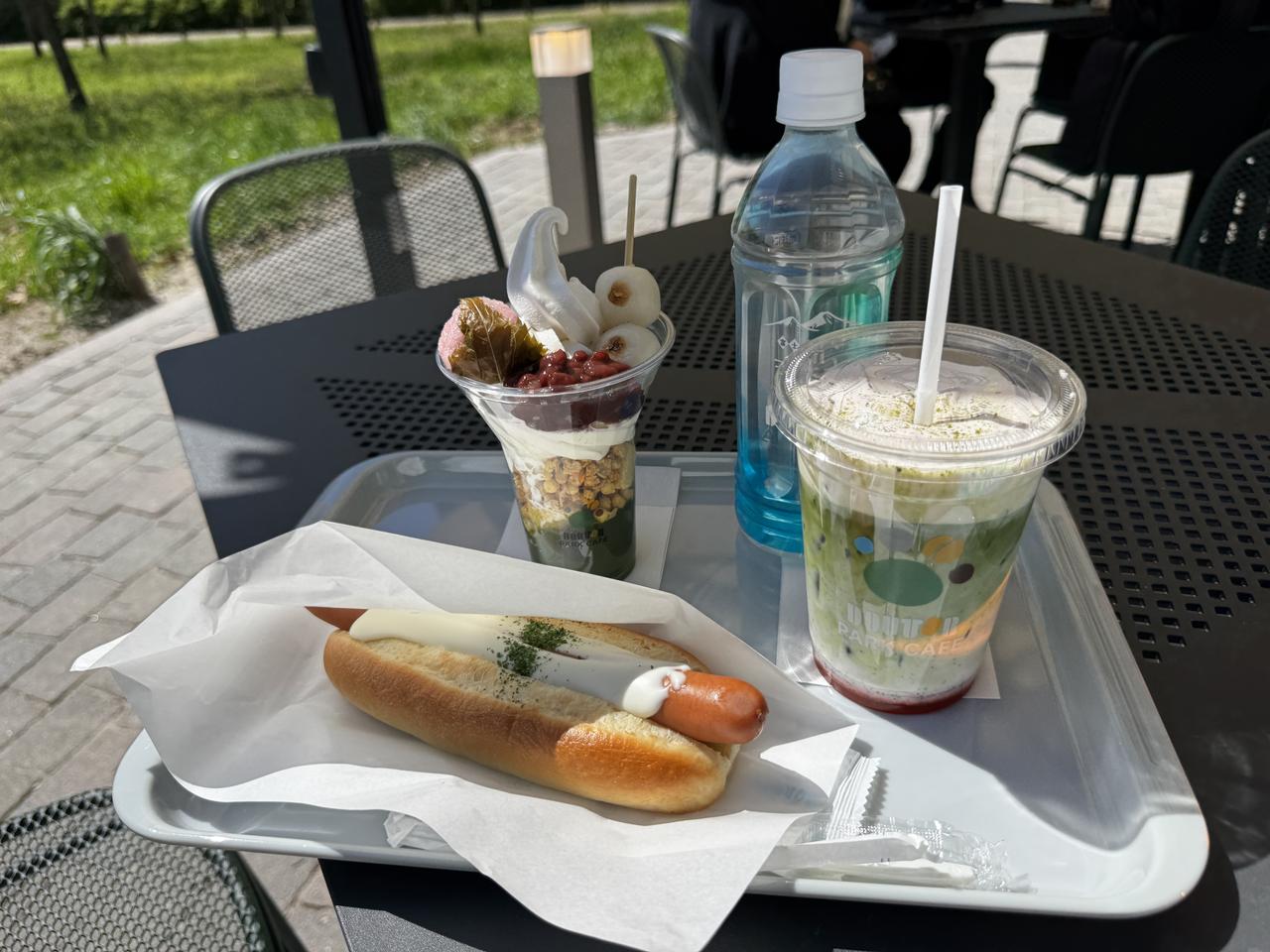 画像: 苺抹茶ラテ ～福岡県産あまおう苺使用～　780円 YOYOGIドック ～北海道4種のチーズソース～　560円 お団子パフェ　桜餅　800円