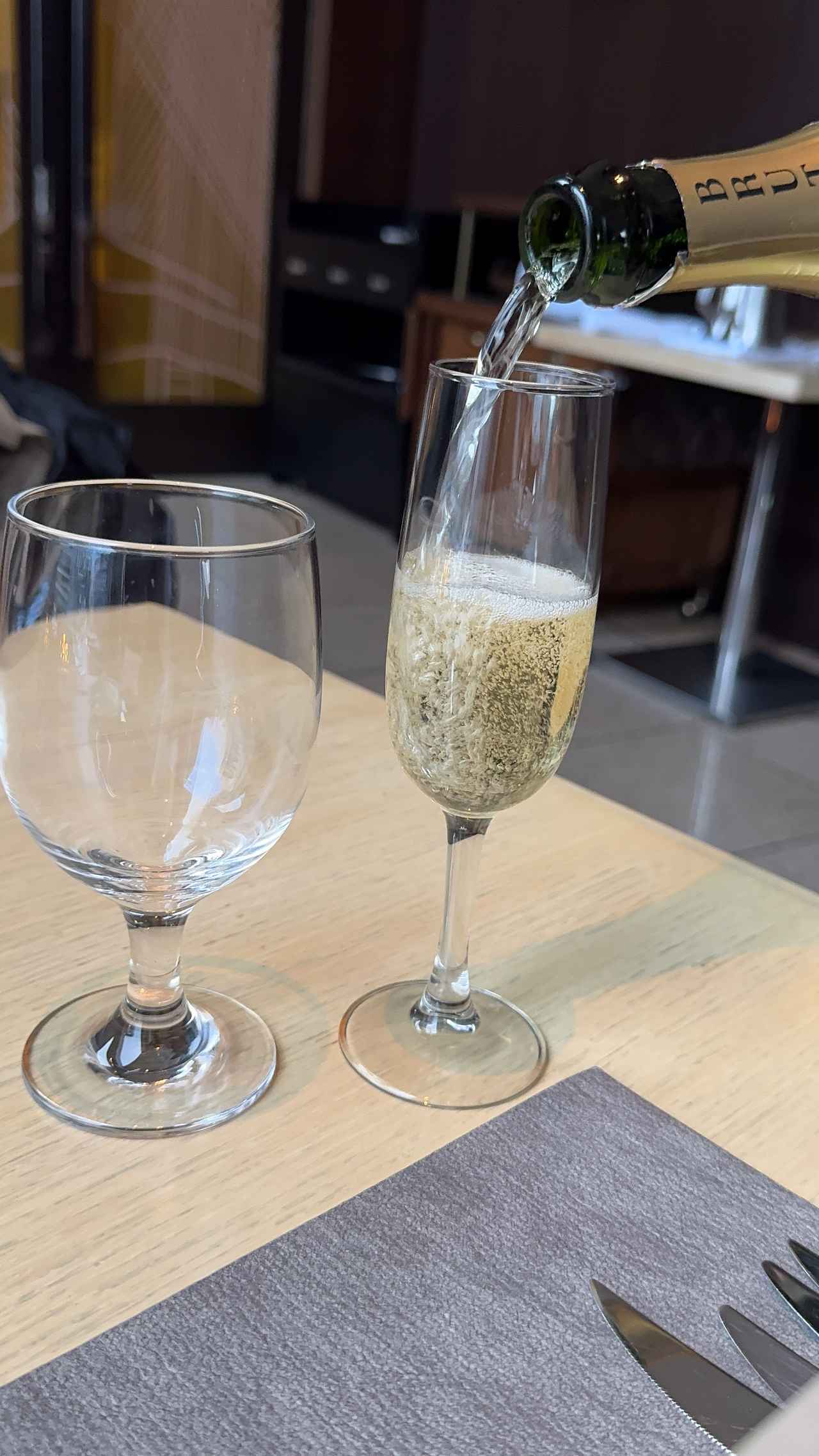 画像: スパークリングもフリーフロー