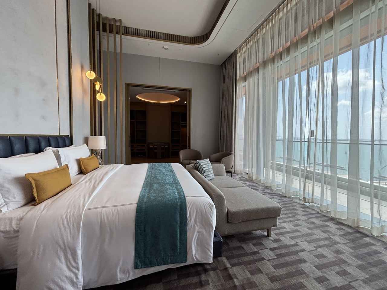 画像1: グレードアップで王族気分！ クラブラウンジへのアクセスや、バトラーサービスがついて、驚くほどリーズナブル