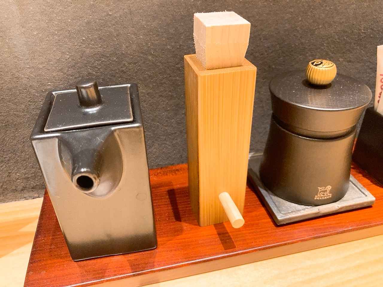 画像: 2種の山椒とタレ