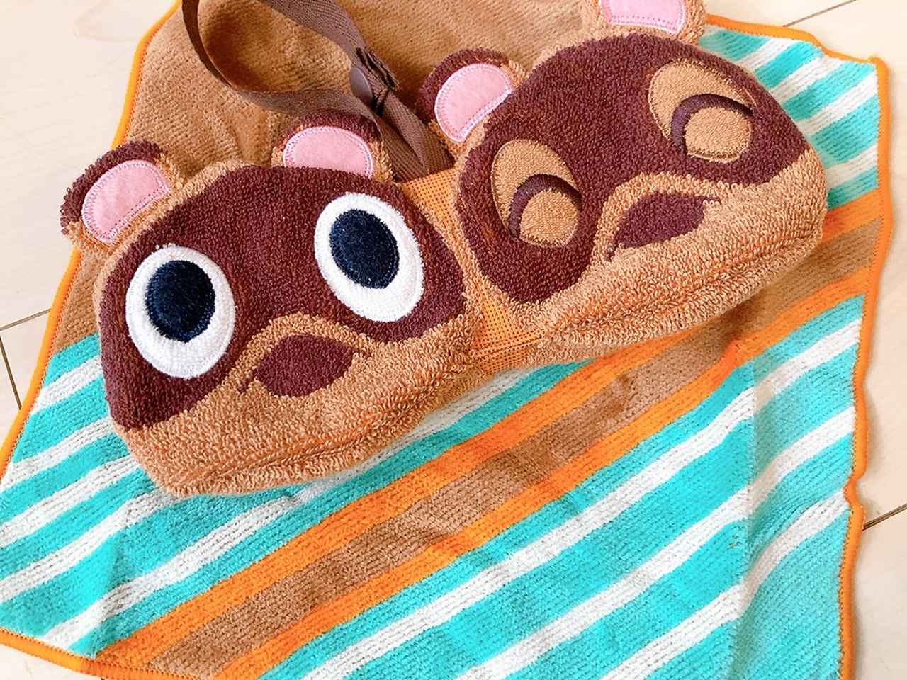 画像: 中にはストライプのタオルが