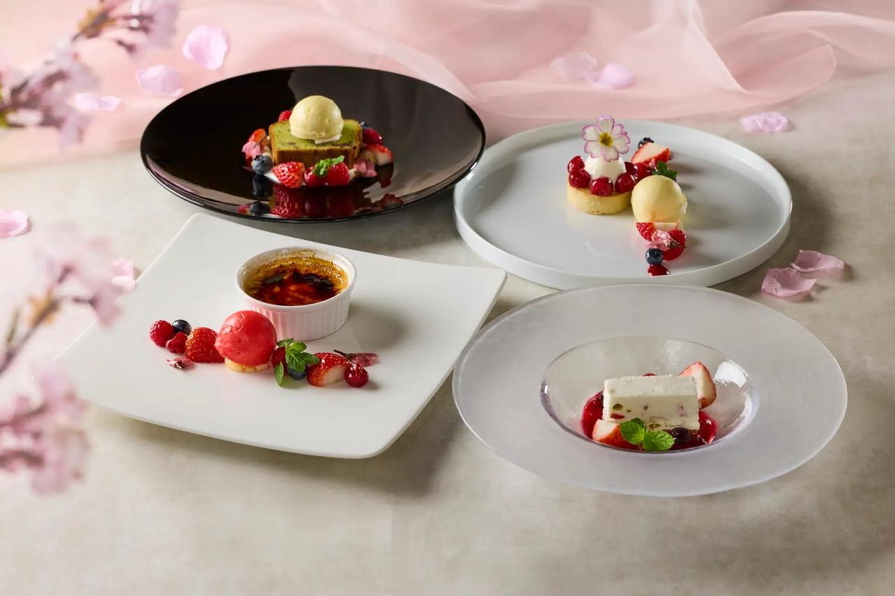 画像: ・桜クレームブリュレ　シャーベット添え ・抹茶パウンドケーキ バニラアイスクリーム添え ・グレープフルーツのカッサータ　ベリーソース ・グリオットチェリーのクラフティー バニラアイスクリーム添え この中からひとつ選べます。