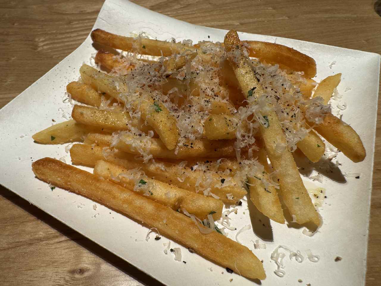 画像: 24ヶ月熟成パルミジャーノチーズとトリュフ香るフライドポテト