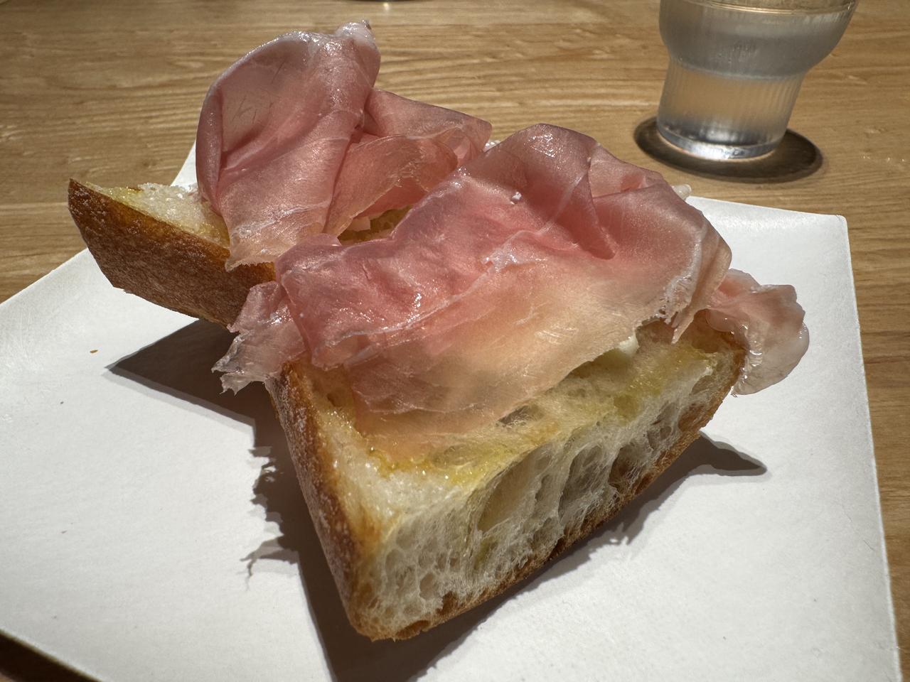 画像: 擦りたて生ハムと発酵バターのブルスケッタ