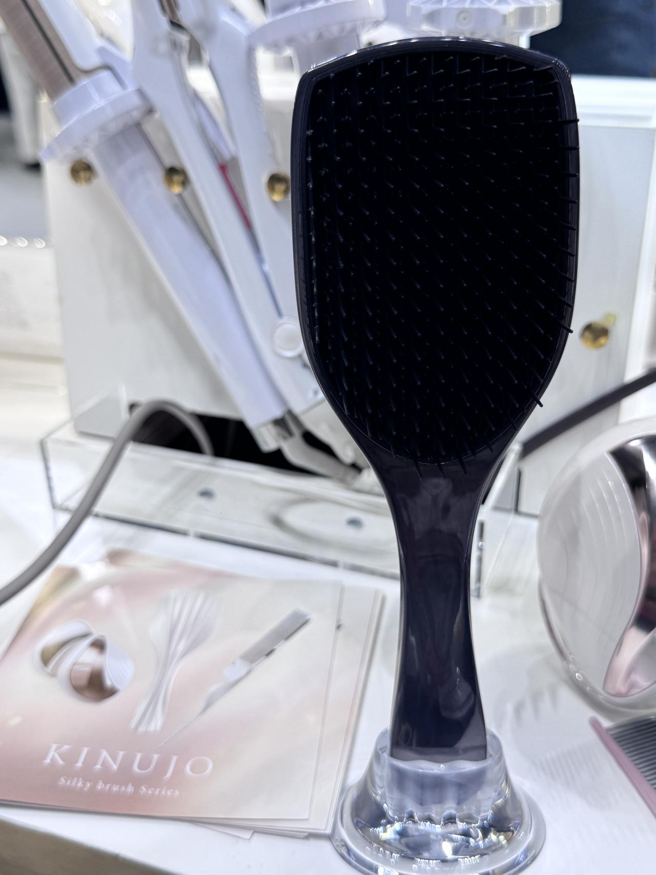 画像: ● Silky jewel brush（シルキージュエルブラシ）