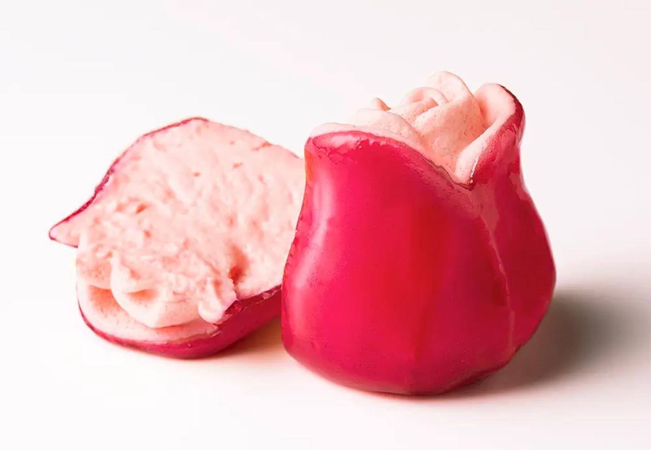 画像2: 見た目はバラ、食べるととろっと半生！春限定の“花咲くチーズケーキ”