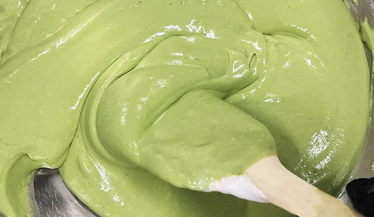 画像: 【1層目】なめらかな口溶けとともに芳醇な宇治抹茶が広がるレアチーズ