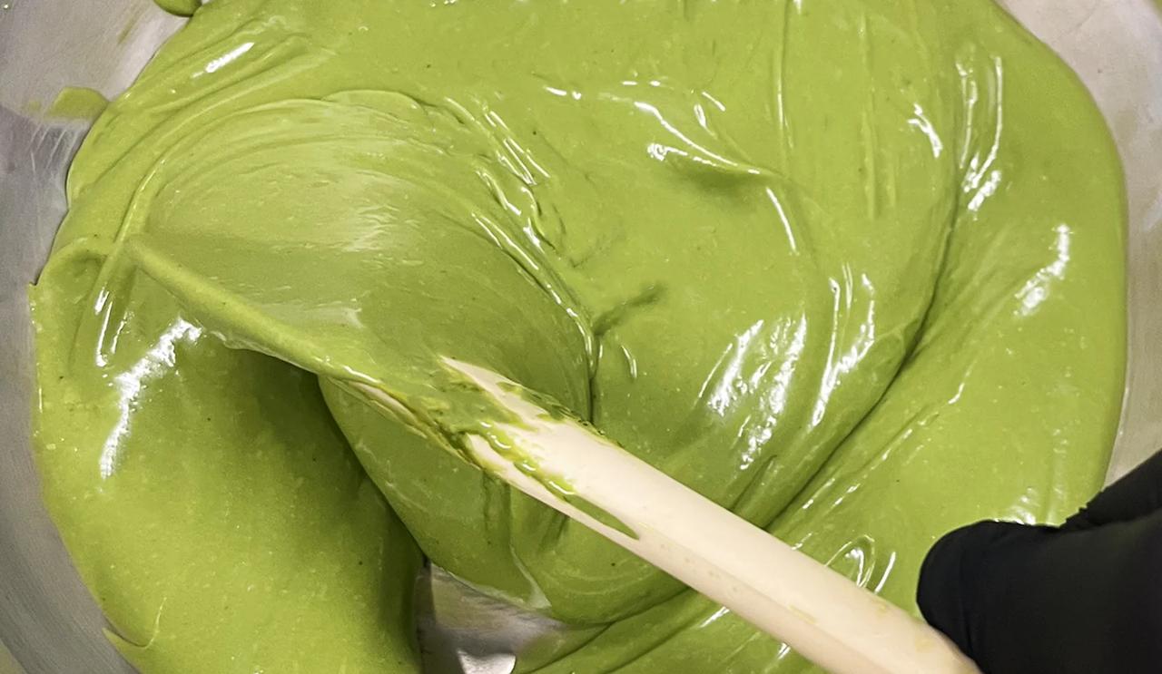 画像: 【2層目】宇治抹茶のほろ苦さとチーズの甘酸っぱさが濃密なベイクドチーズ