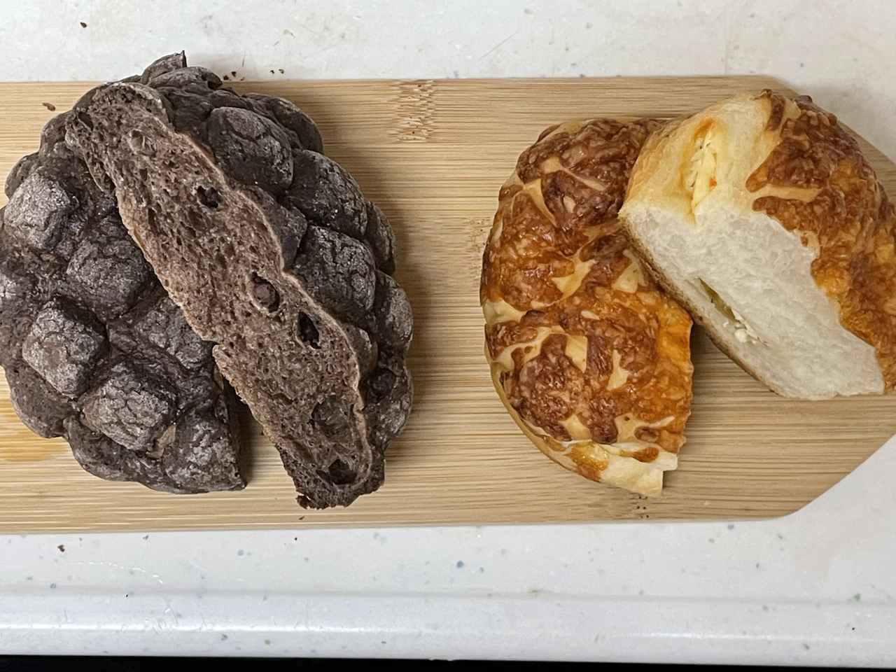 画像: 1秒に約4個売れる大ヒット♡ファミマの“超も～っちりパン”から、待望のチョコメロンパン＆チーズパンが新登場！