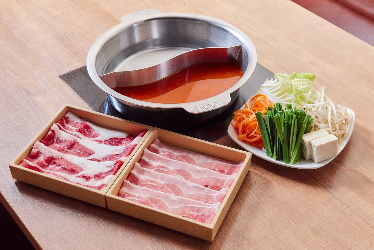 画像1: お肉も野菜も！選べる鍋が嬉しい