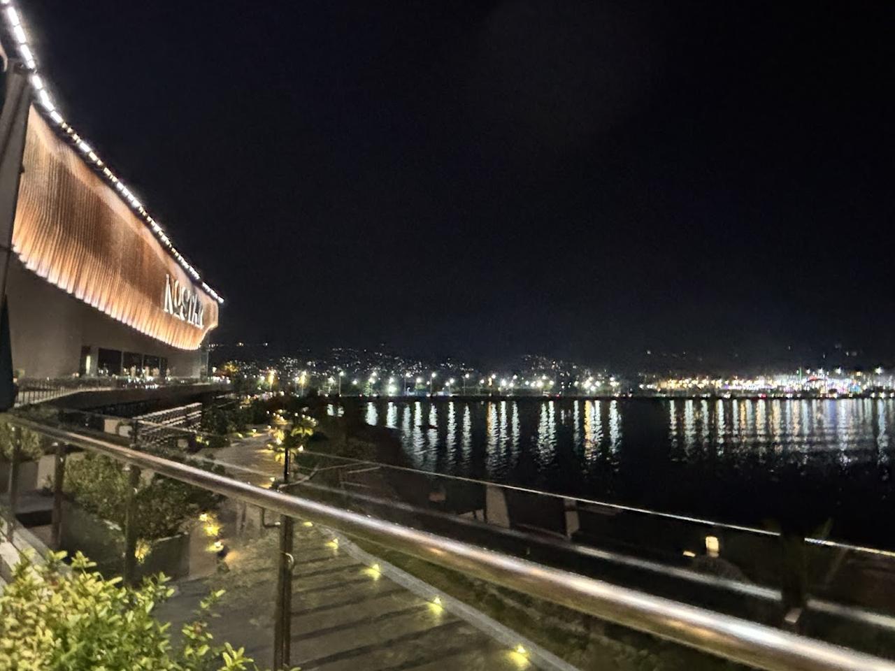 画像2: 赤ワインのボトルとともにいただいたデザートも美味！