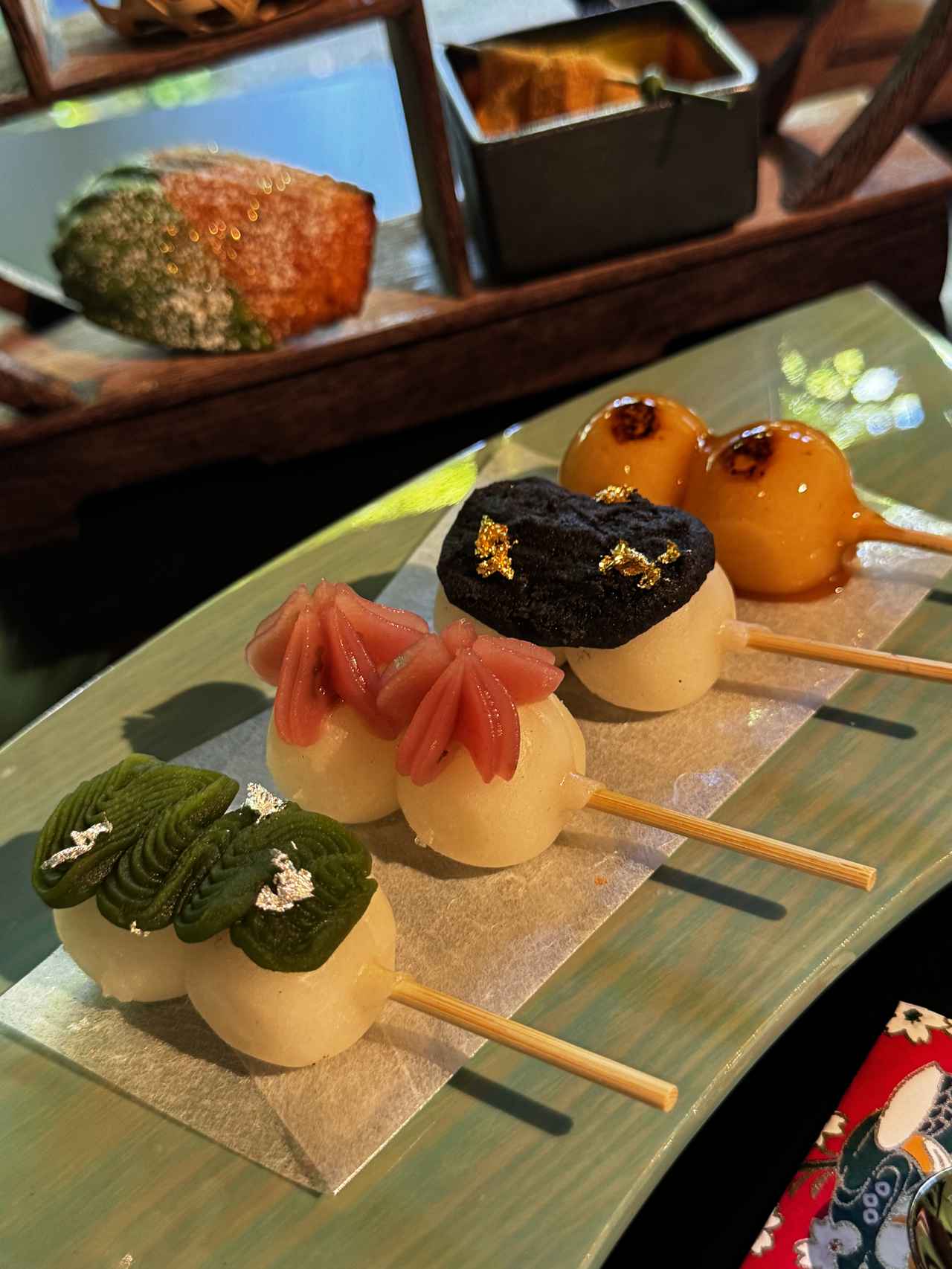 画像: 京の4色だんご（抹茶餡､みたらし､桜餡、黒ゴマ餡)　1,100円（税込）