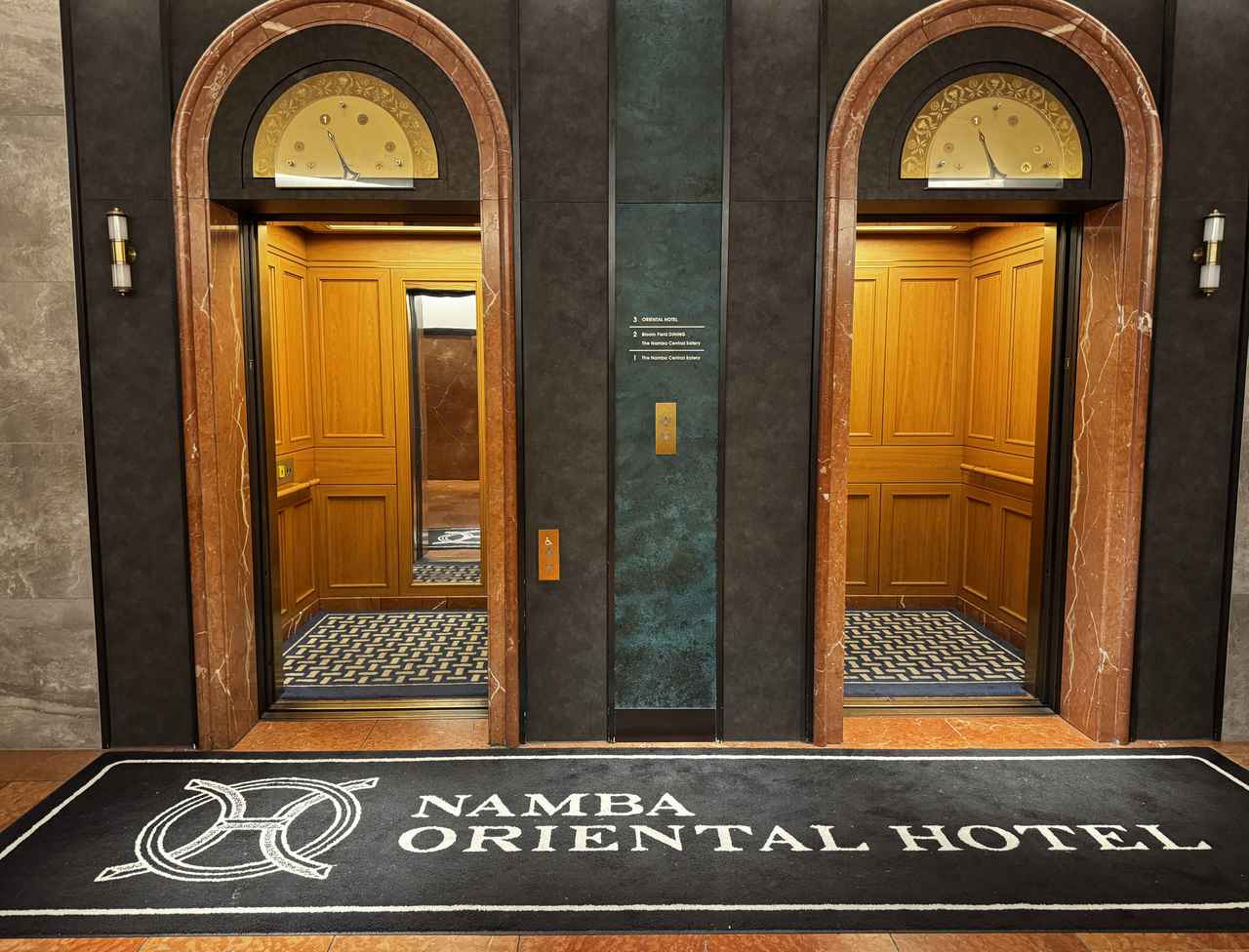 画像: 木目を基調とした落ち着いたデザイン