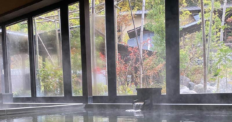 画像: 内湯には高濃度ナノ炭酸泉もあり、1300PPM炭酸泉の極小泡が細胞レベルまで浸透し毛細血管を刺激し、老廃物をデトックスできます。