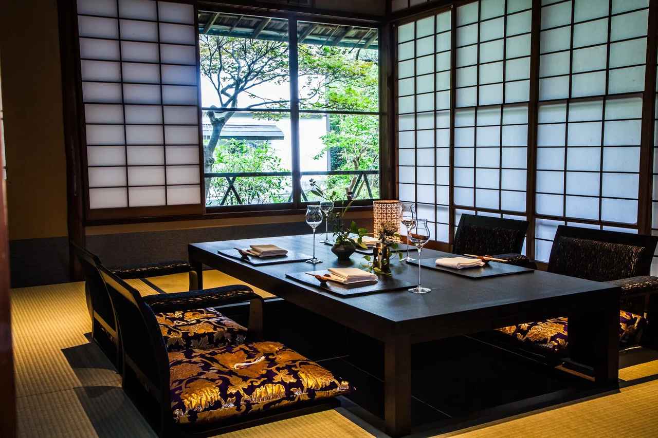 画像: 川端康成氏が宿泊し、執筆作業に勤しんだ特別室