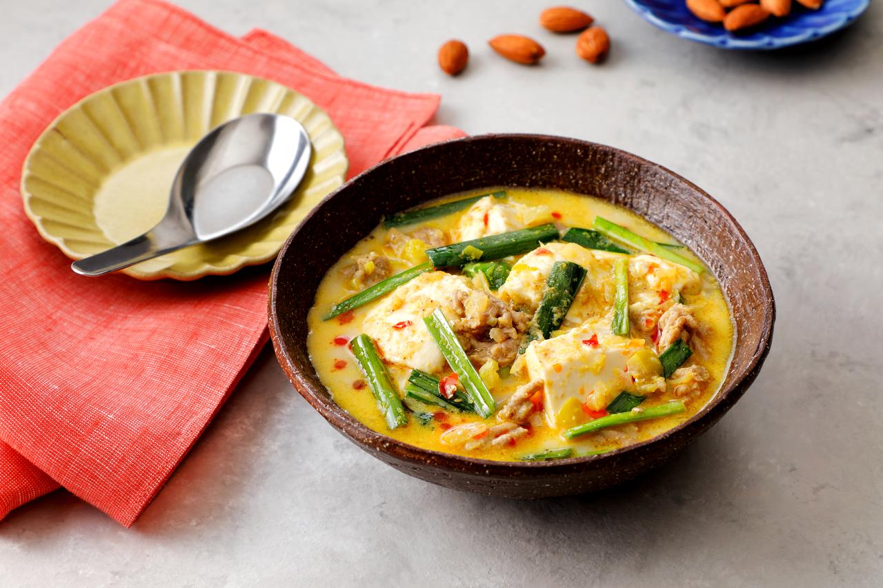 画像: 食事から取り入れるアーモンドミルク