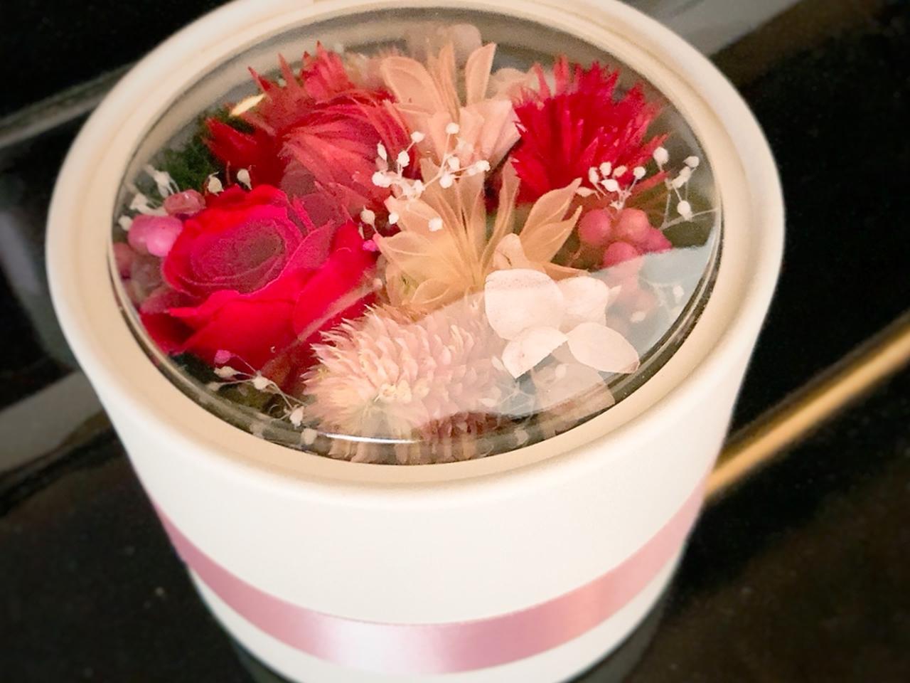 画像: 色褪せないお花 × スイーツで、お家も華やかに