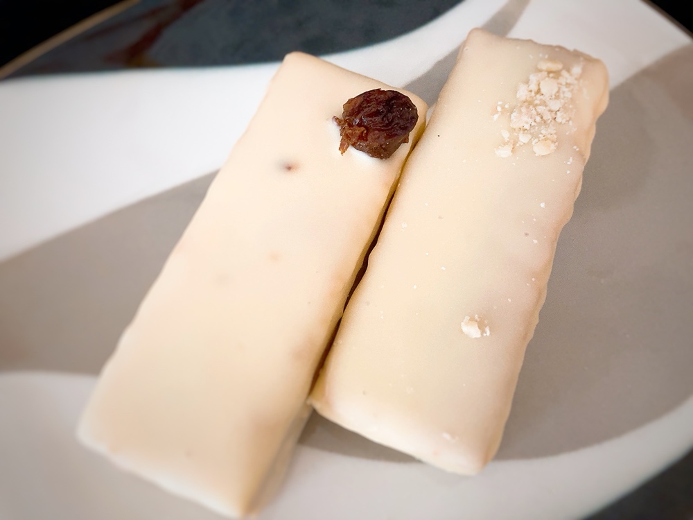 画像: ラムレーズンとプレーン