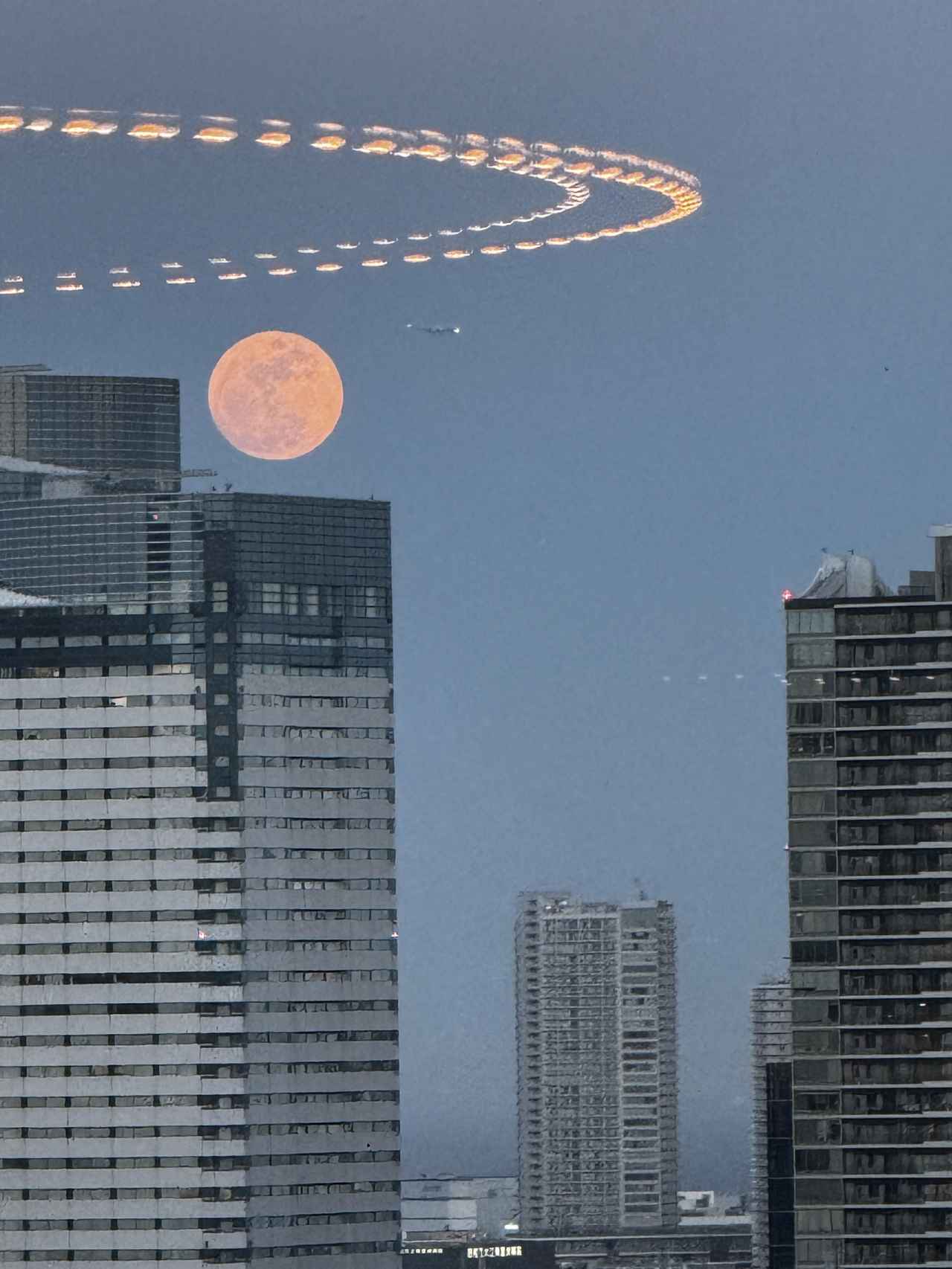 画像: 月がきれいな夜