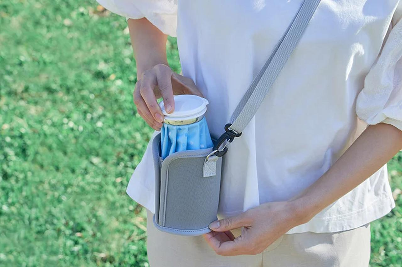 画像: 氷のうの結露でバッグの中が濡れるのを防ぐ専用ショルダーケースを付属。 手軽に持ち運べ保冷力もアップするため便利です。