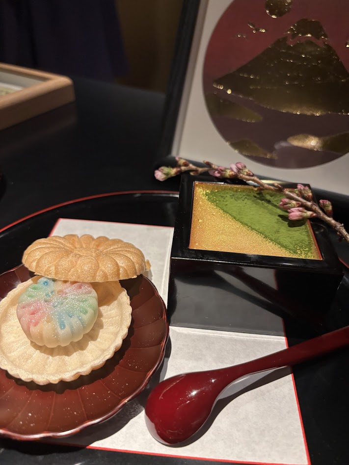 画像1: 抹茶と金箔のティラミス