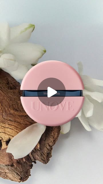 画像: UNOVE JAPAN OFFICIAL on Instagram: "風になびく髪の間から ふわりと広がる、洗練された香り ️  UNOVEのヘアパフュームが贈る 豊かな香りのスペクトラムをお楽しみください。  主張しすぎない、やさしい残り香が あなたの瞬間をそっと彩ります  テンダーブルーム、ウォームペタルの中から、 今のあなたの気分にぴったりの一つは？  #UNOVE #アノブ #ヘアパフューム"