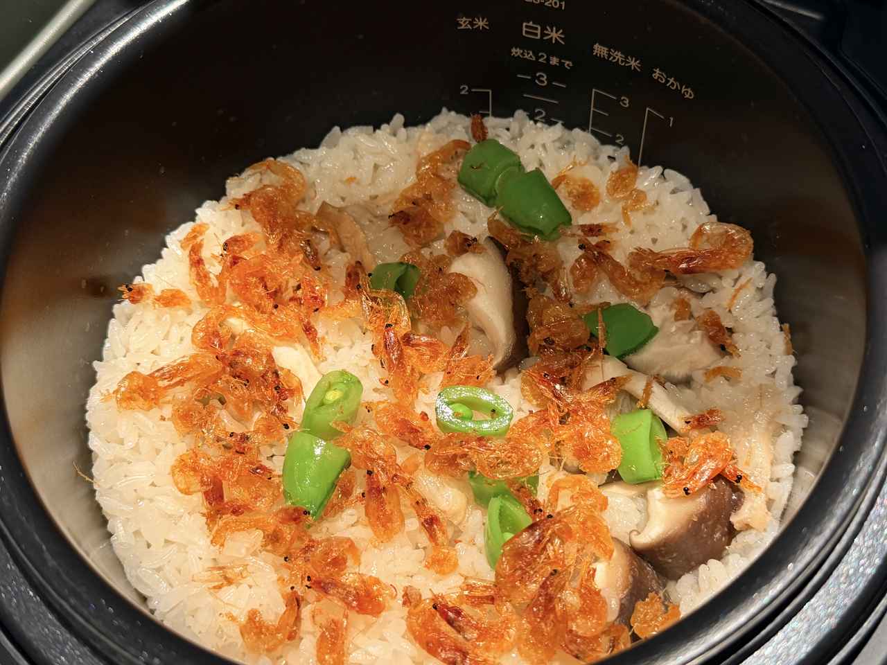 画像: スイッチを入れるだけでおいしい炊き込みご飯が完成