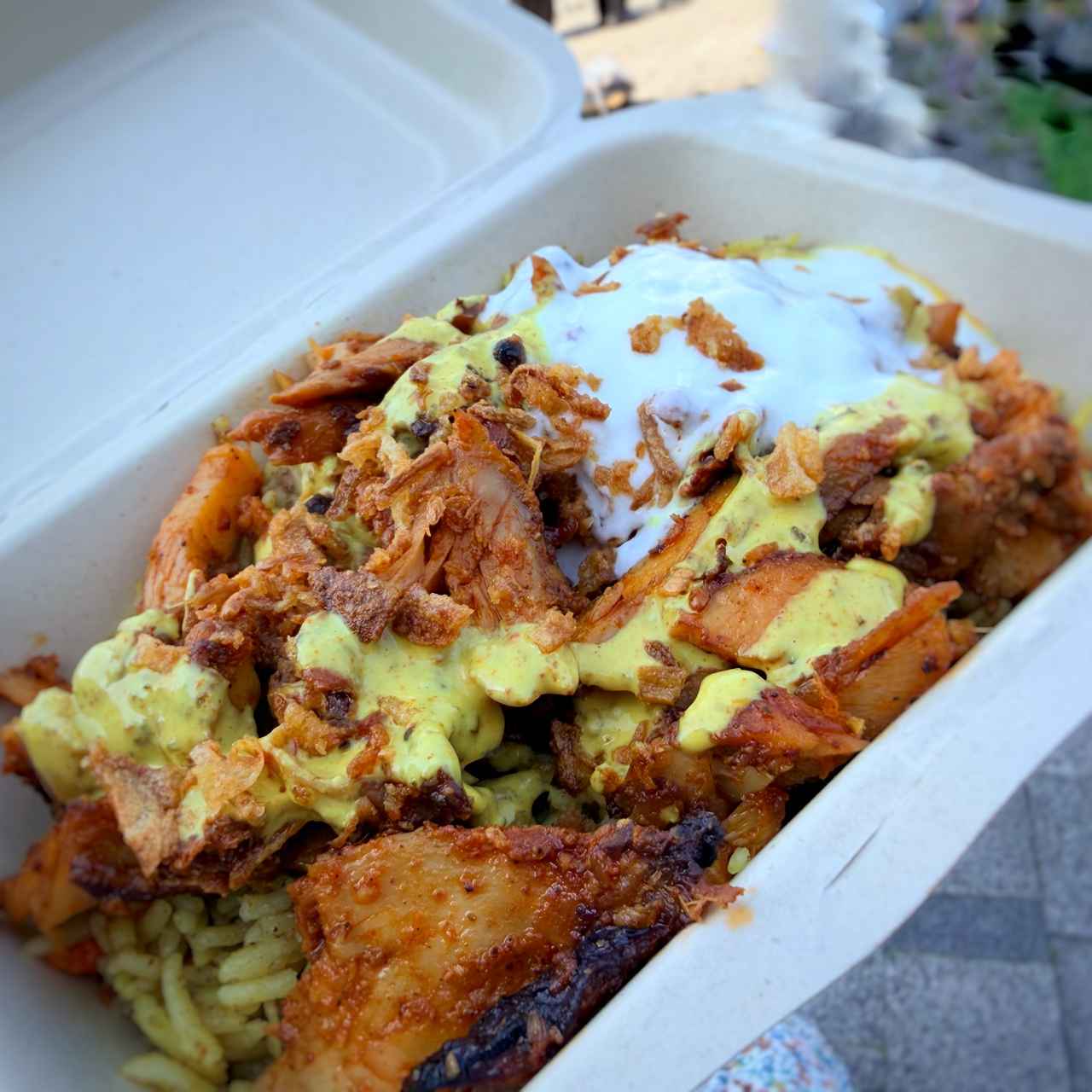 画像: AL MINAのチキン・マクルーベ