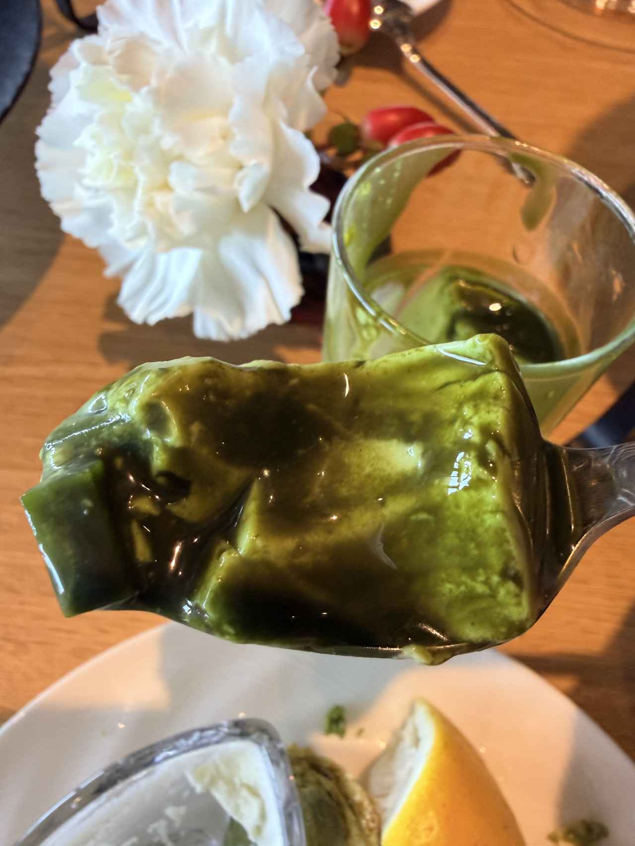 画像: 抹茶のパンナコッタ 抹茶蜜の深いほろ苦さとやさしい甘さが溶け合い、最後にふわりと残る余韻がなんとも上品