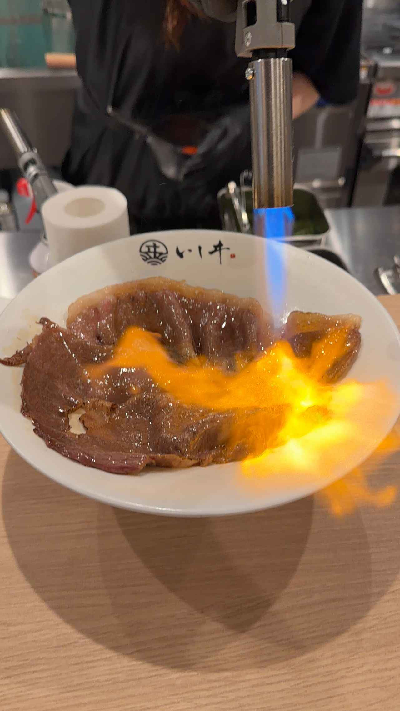画像: 最後の火入れは、目の前で仕上げます